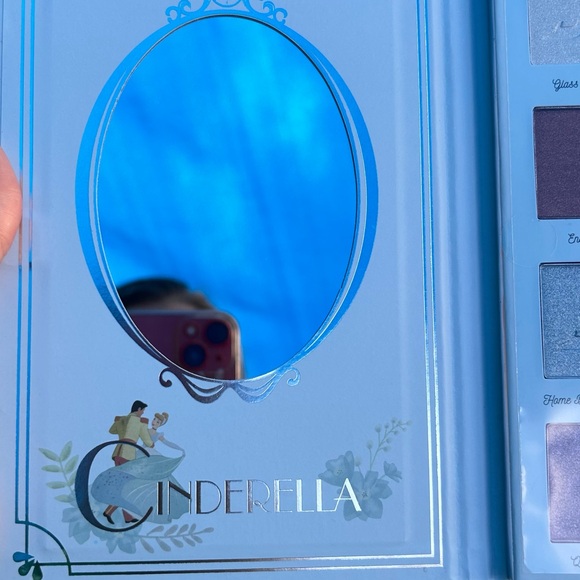 Disney princess Cinderella eyeshadow palette - Picture 3 of 4